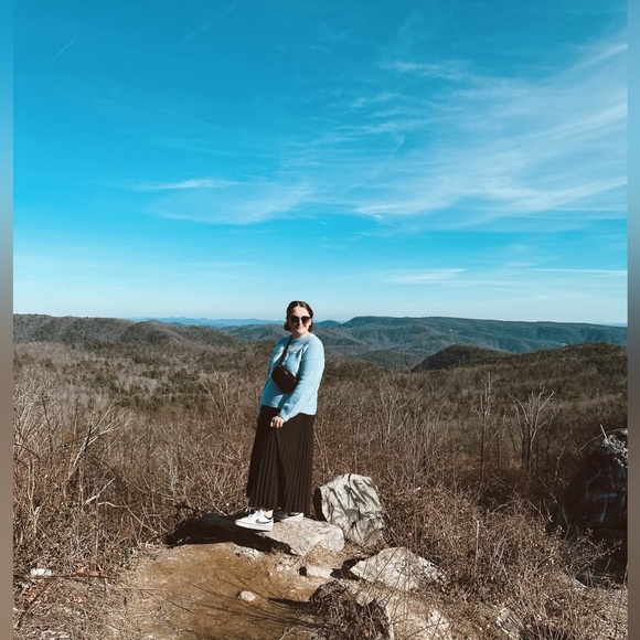 Hi! I’m Riah 🥰 - Picture 8 of 16